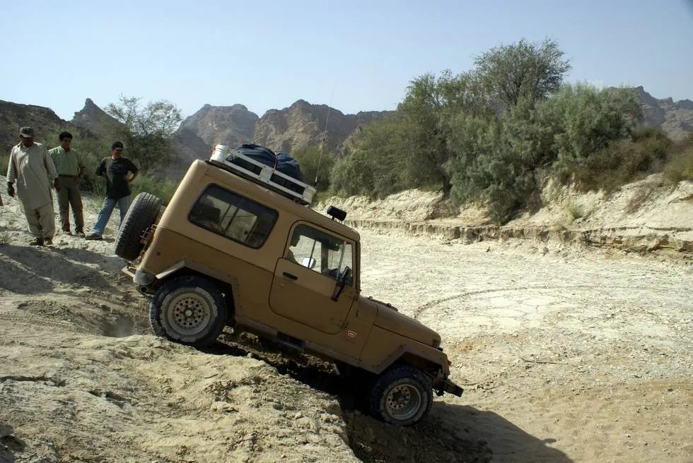 TM CJ7 descending to the river bed