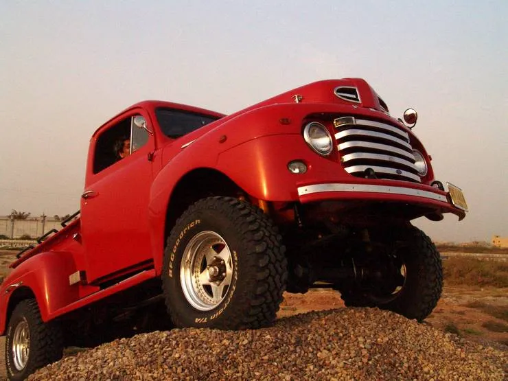 Ford F1 - front angle