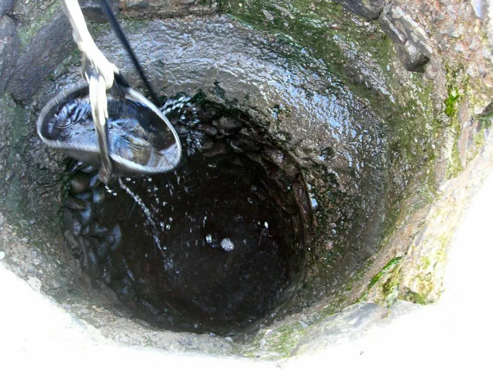 Pulling up fresh water at Plantak