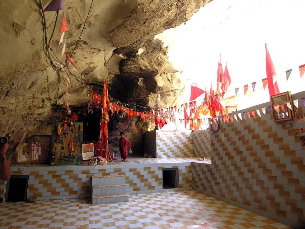 Inside of the temple at Nani Mander