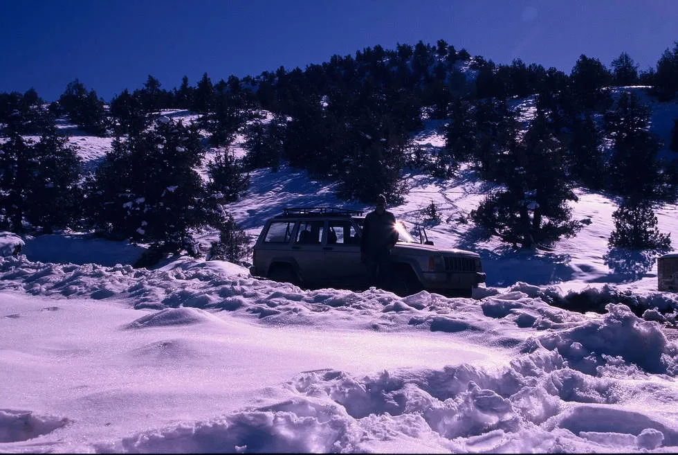 HO next to Jeep