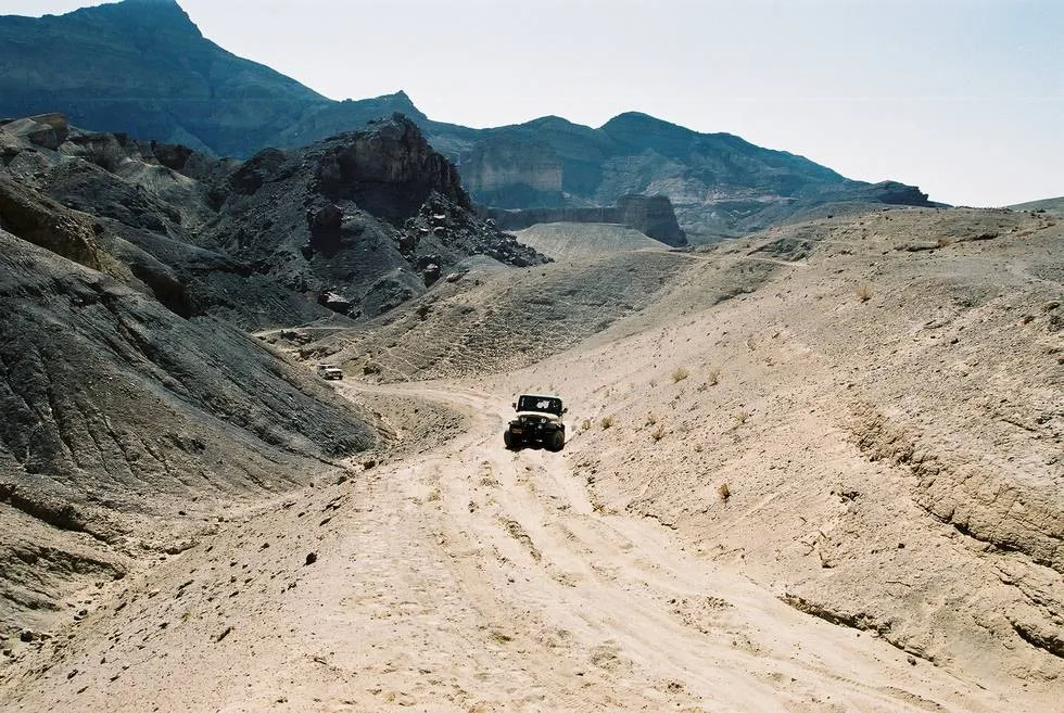 AO CJ7 Climbing