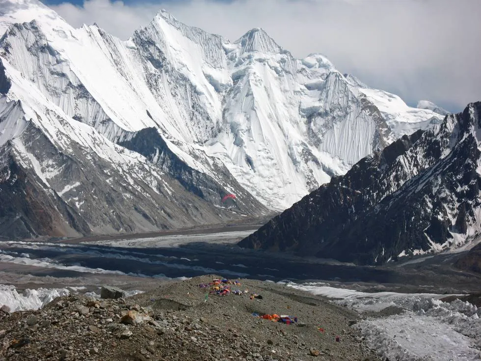 Paragliding down to Broad peak basecamp