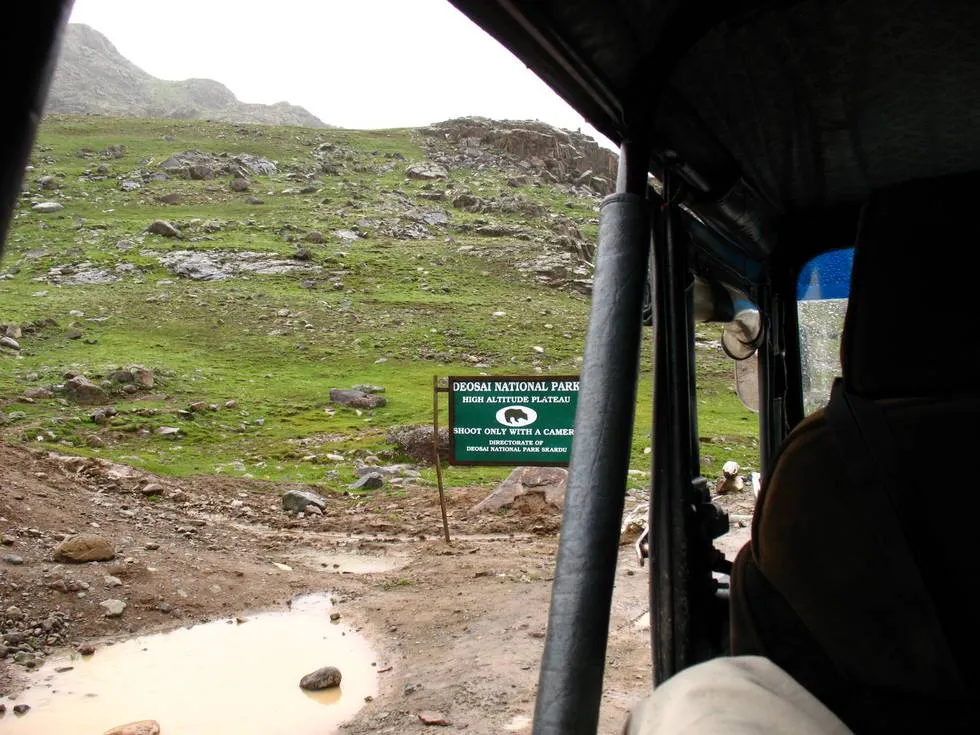 Driving through Deosai