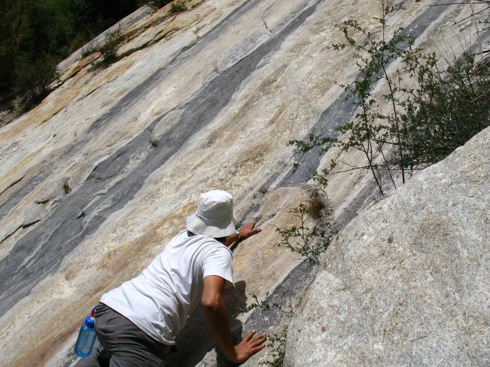 Khiz trying to climb Paiju peak