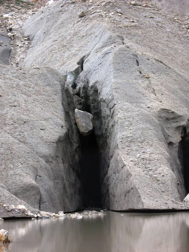 Rock suspended in the Glacier