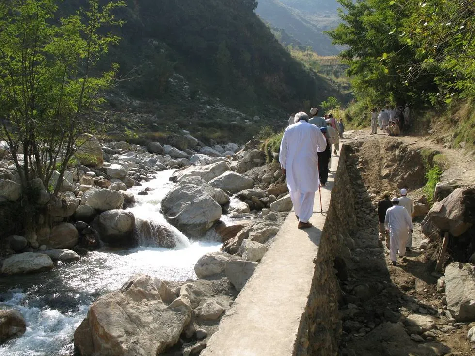 We parked our cars and then walked to the Barakayli village