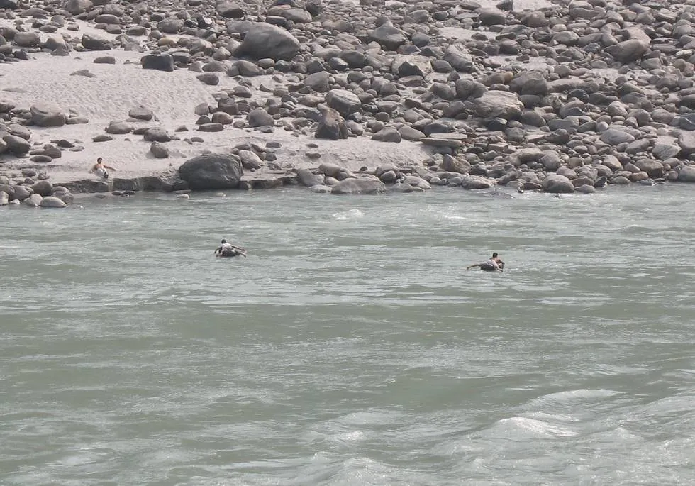 Bravely crossing the freezing Indus river on tubes