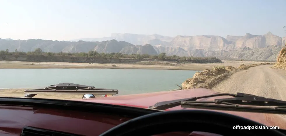 Dirt track going to Nani Mander