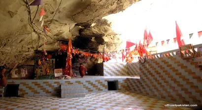 The doors of tunnel entrance and exit can be seen in the lower left and right of the three steps