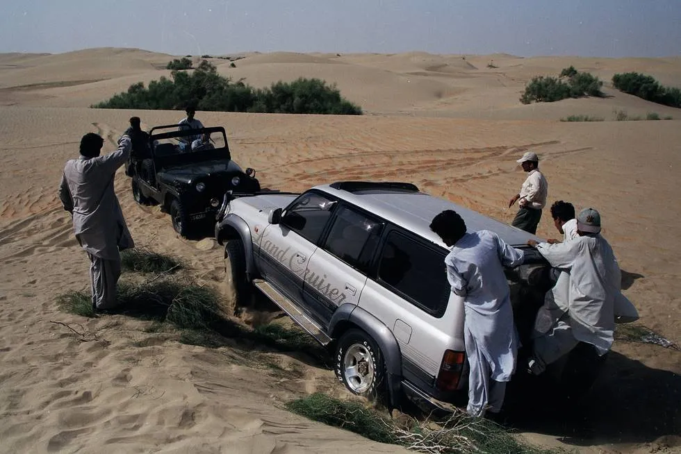 M170 towing out Land Cruiser